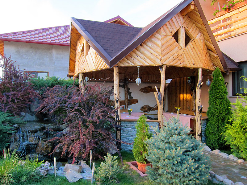 Exterior of Pensiunea Șoimul